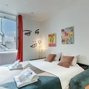  Apartment 212 Louboutin - Superb In